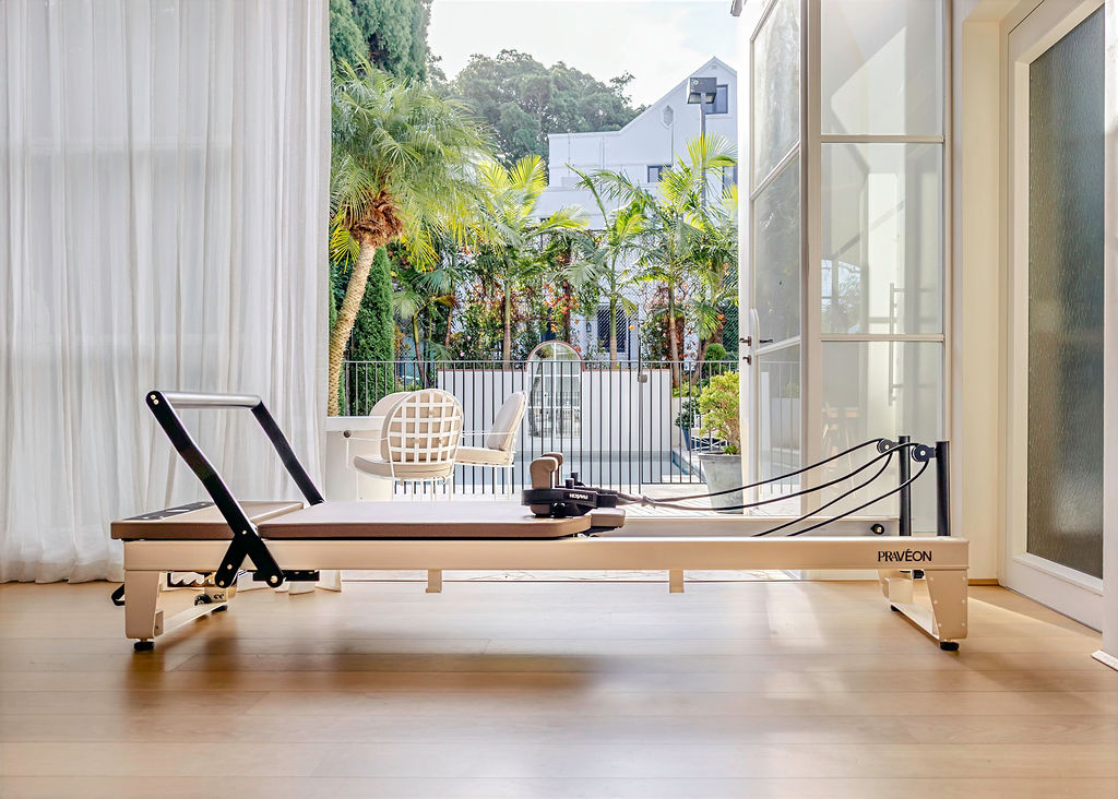 A Pravéon Banksia reformer in a bright studio